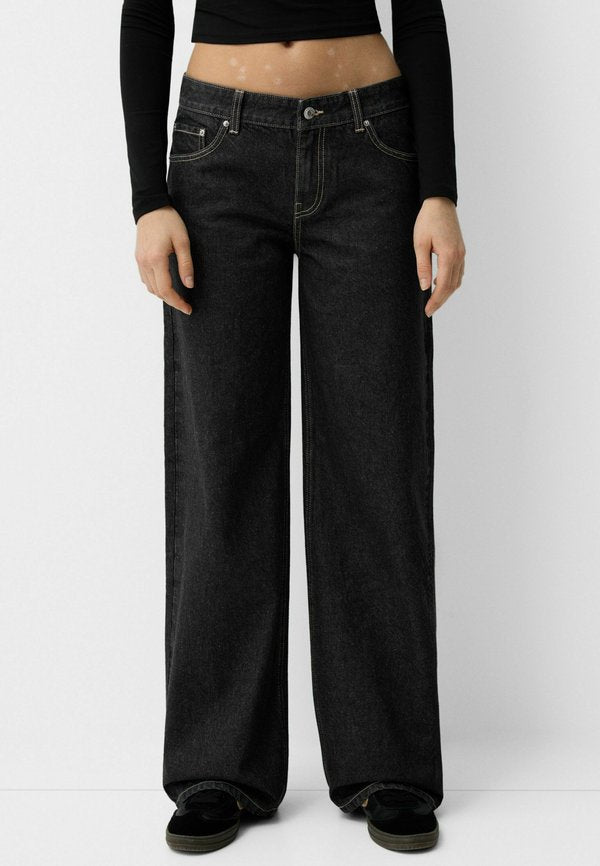 Bershka BOYFRIEND - Relaxed fit jeans - black