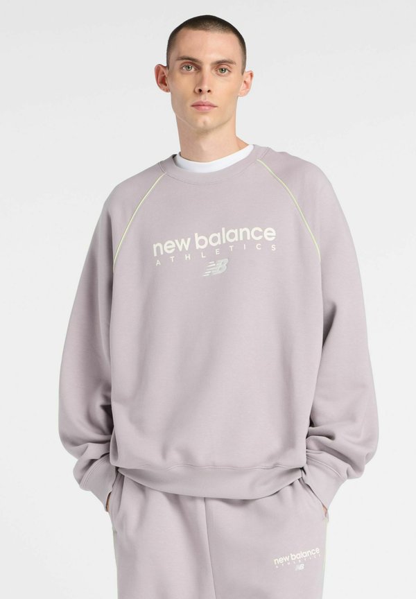 New Balance TRACKSIDE CREW - Sweatshirt - truffle salt afterglow