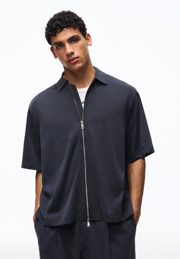 Bershka FLOWING SHORT SLEEVE BOXY  - Shirt - royal blue