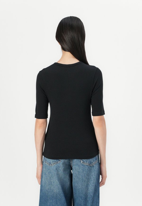 Tommy Hilfiger RIBBED SLIM HALF SLEEVE T-SHIRT