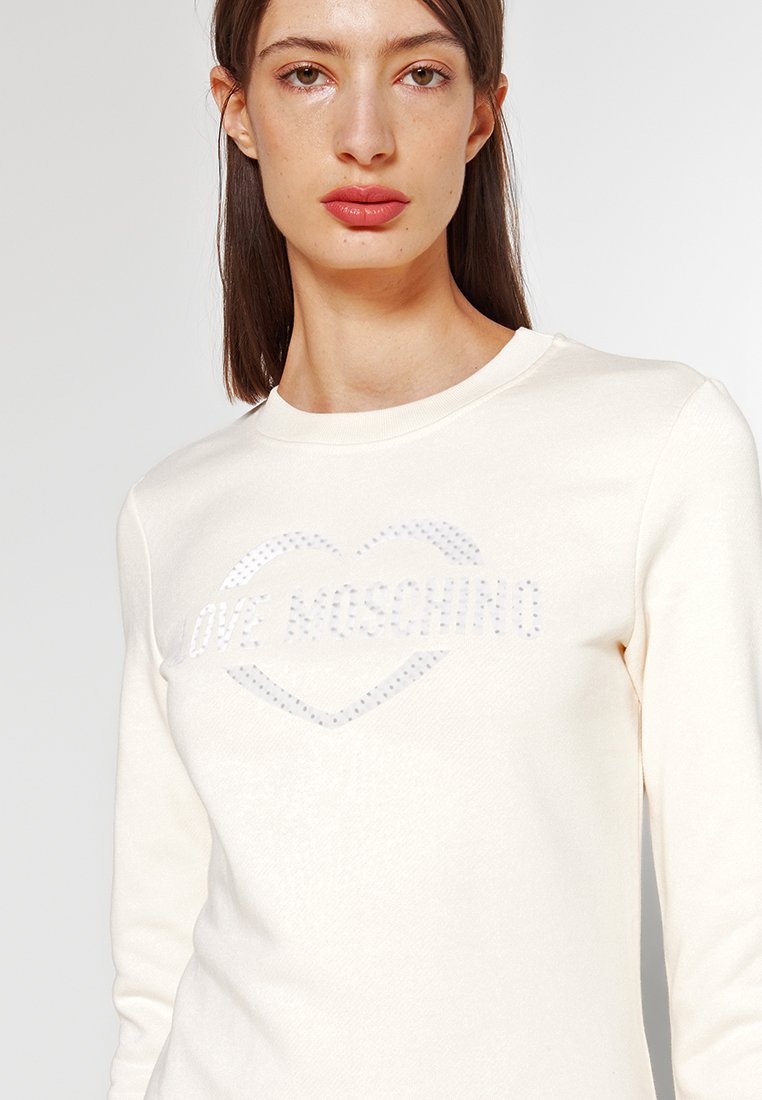 Love Moschino