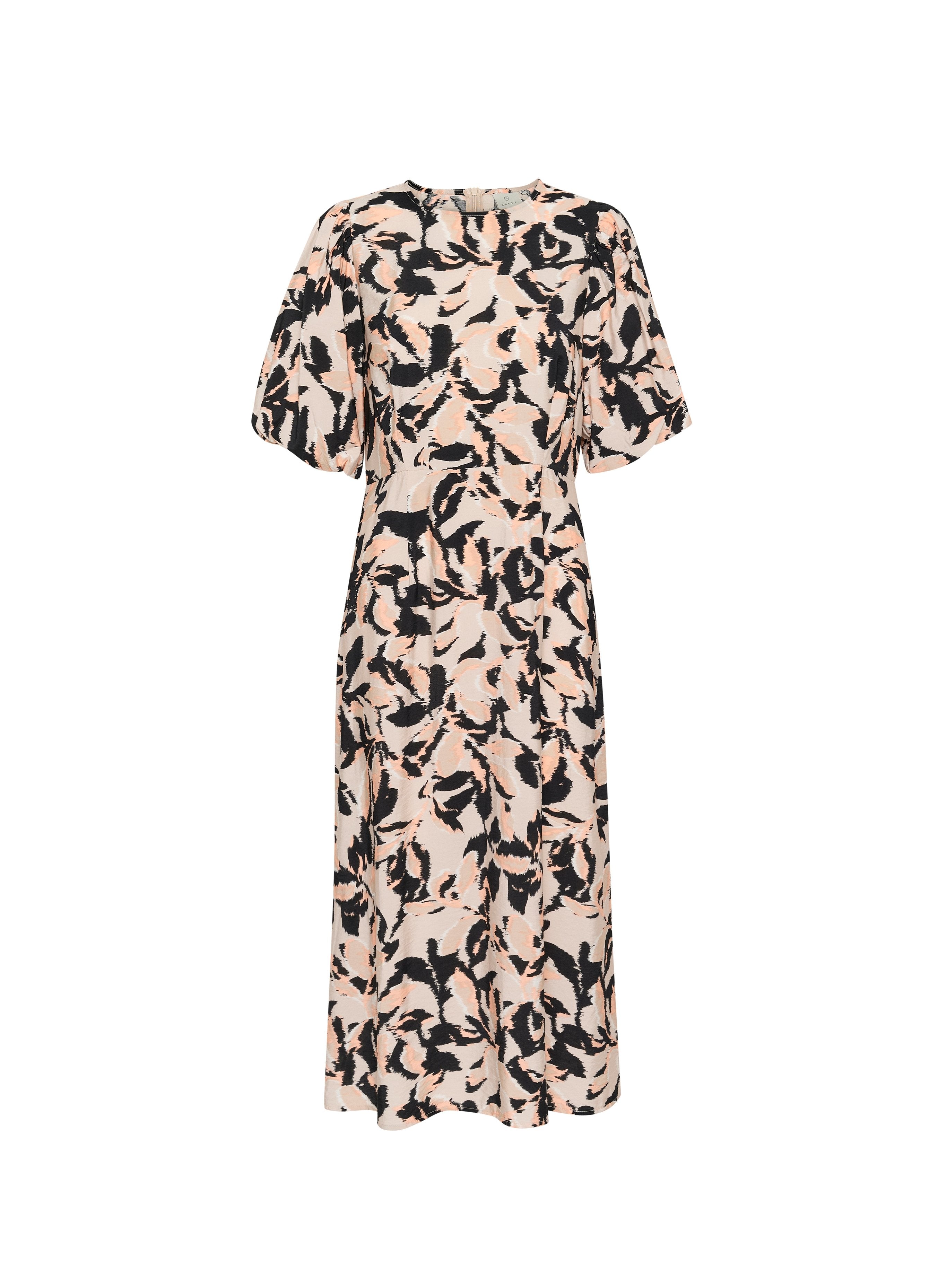 Midikleid mit kurzen Puffärmeln und rundem Ausschnitt, mit schwarzem und blasspfirsichfarbenem abstraktem Blumenmuster auf hellbeigem Hintergrund.