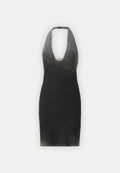 Geripptes Halsband-Kleid in schwarzem Farbverlauf, mit einem tiefen V-Ausschnitt und silbernen Hardware-Akzenten am Ausschnitt. Glatte Textur.