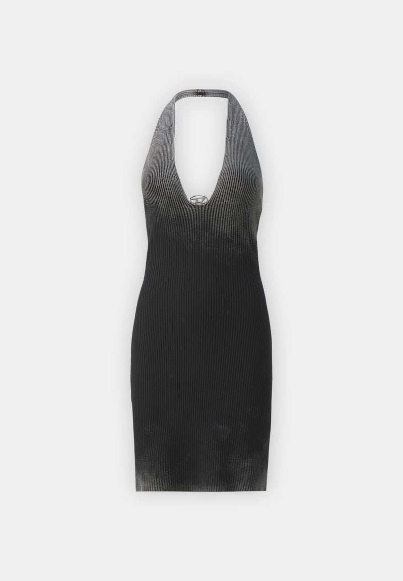 Geripptes Halsband-Kleid in schwarzem Farbverlauf, mit einem tiefen V-Ausschnitt und silbernen Hardware-Akzenten am Ausschnitt. Glatte Textur.