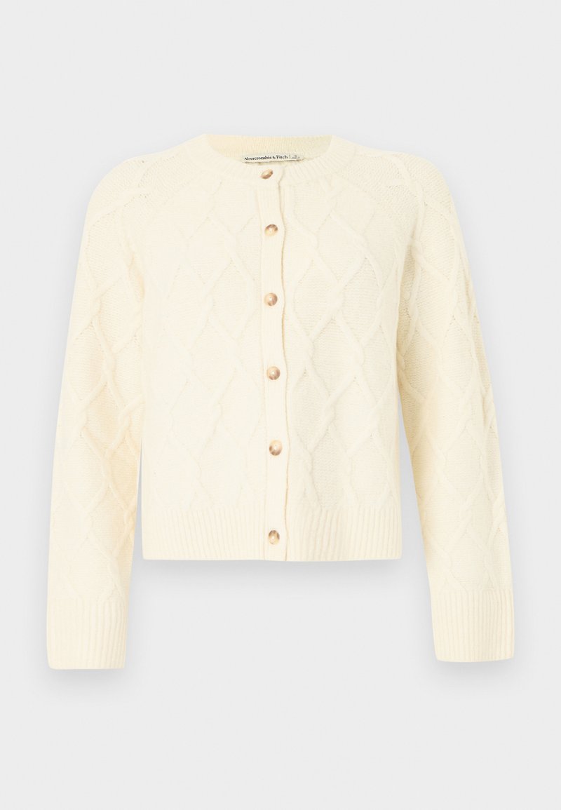 Cremefarbener Strickcardigan mit Zopfmuster, rundem Ausschnitt, langen Ärmeln, gerippten Bündchen und Saum sowie sechs Knöpfen vorne.
