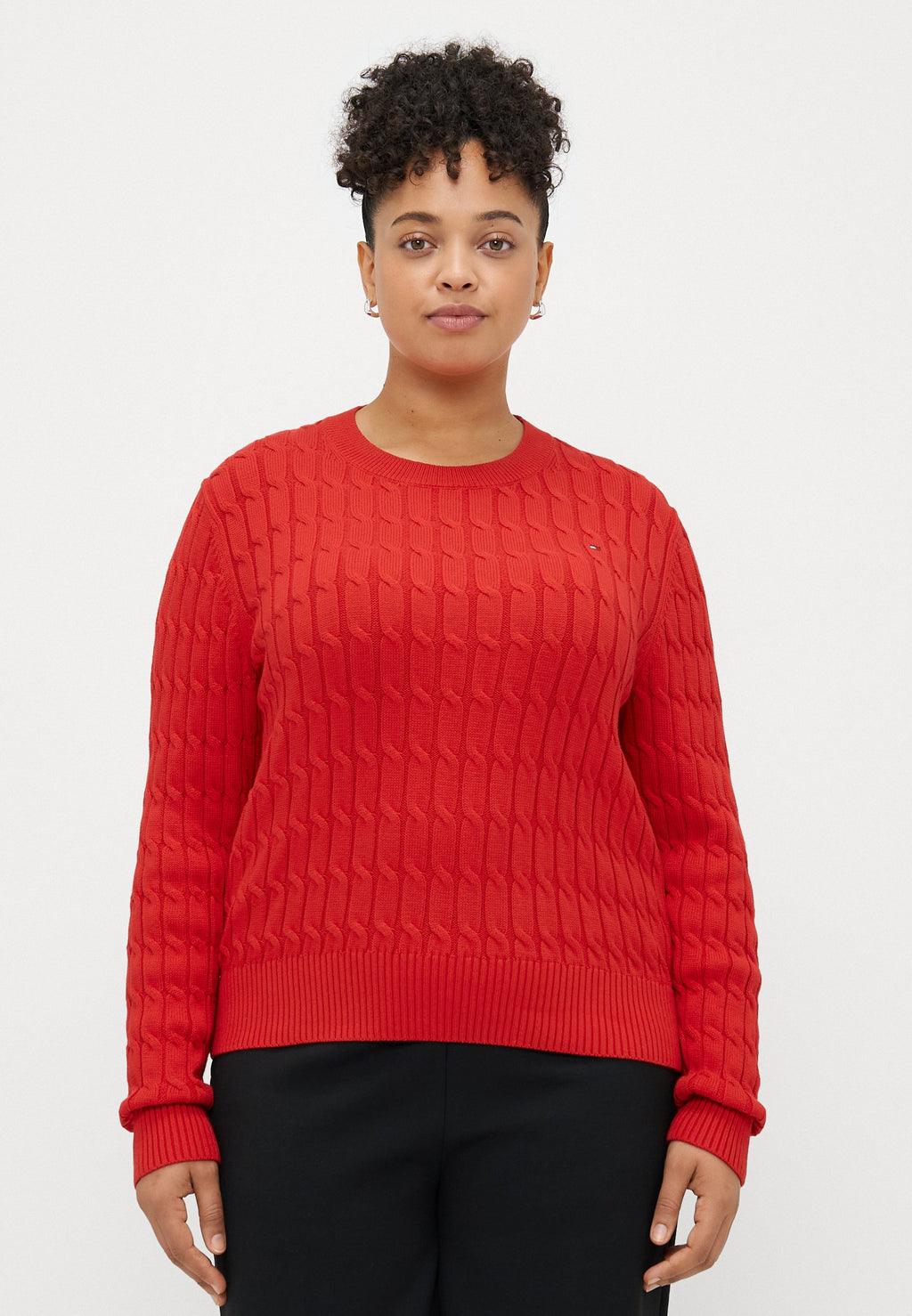 CURVE CABLE KNIT CREW NECK JUMPER Media 3