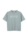 Hellegrünes Baumwoll-T-Shirt mit kurzen Ärmeln, Rundhalsausschnitt und einem tonal auf der Brust bedruckten "HUGO"-Logo. Glatte Textur, lockere Passform.