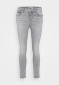 Hellgraue Skinny-Jeans aus Denim mit einem klassischen Design aus fünf Taschen, Gürtelschlaufen und einem Knopfverschluss.