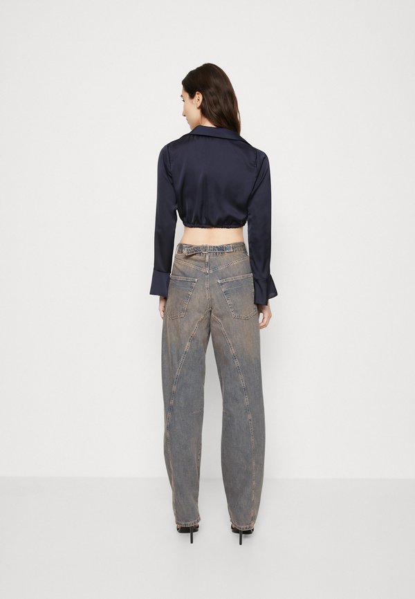 WAL G. LIZA BUTTON CROP