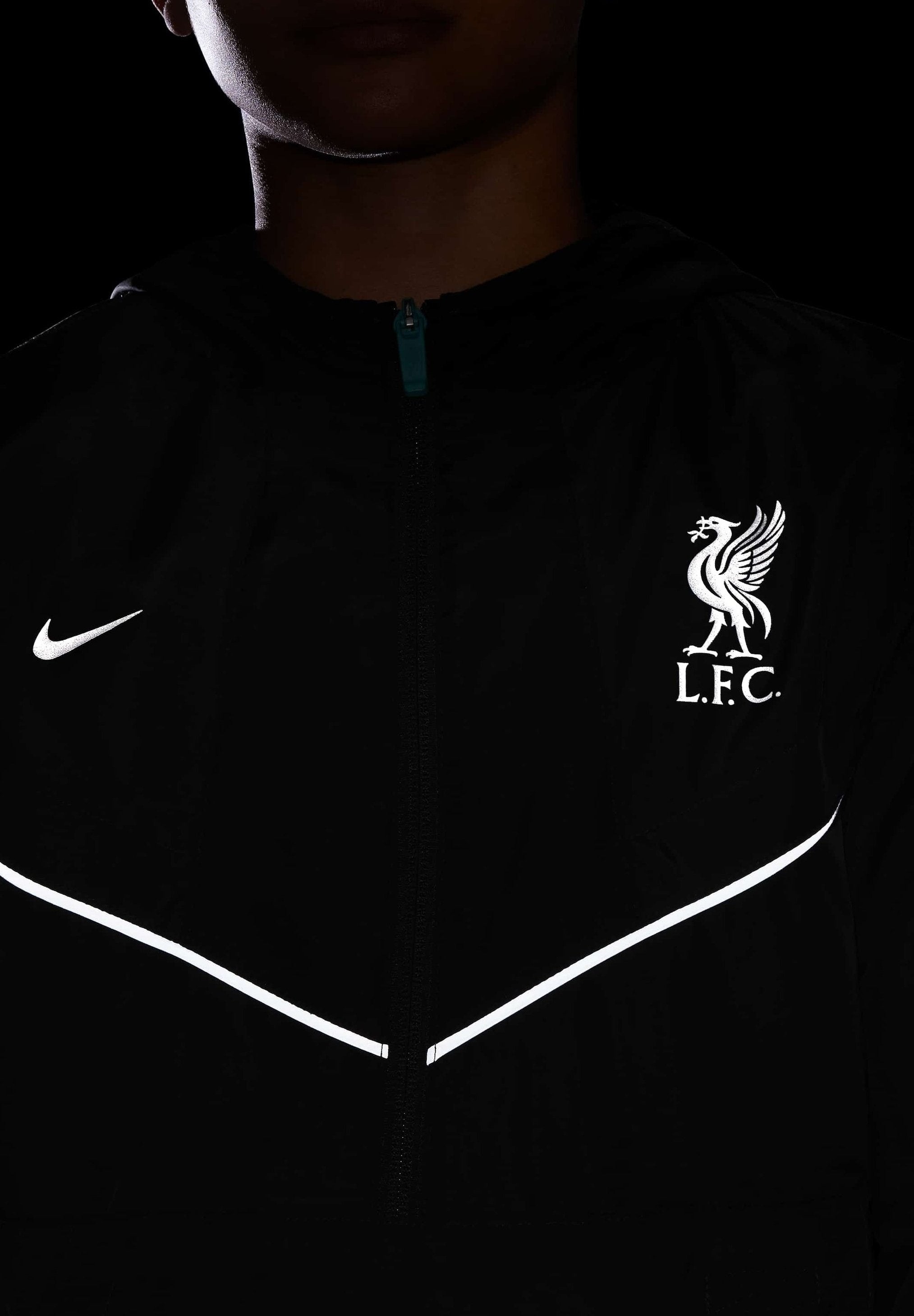 Nike Performance FOOTBALL ANORAK LIVERPOOL F.C. AMPLIFY WINDRUNNER