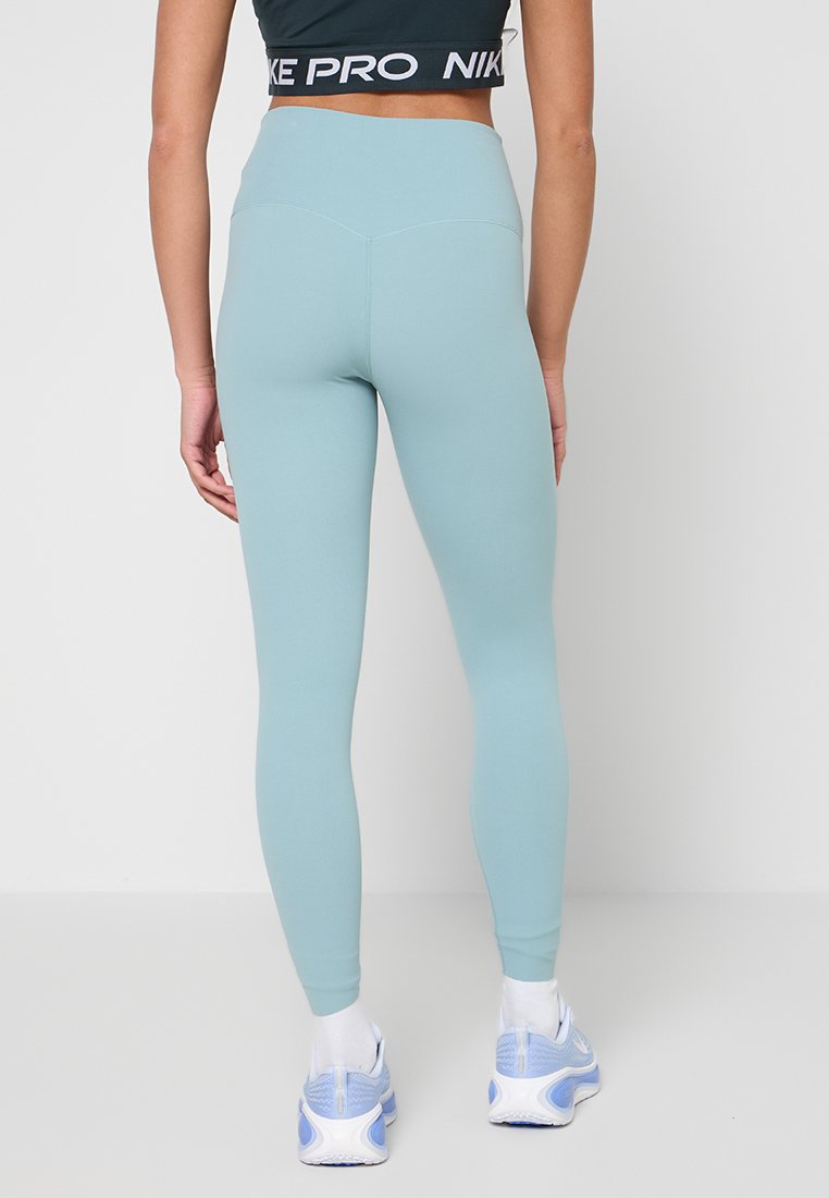 Nike Performance ZENVY