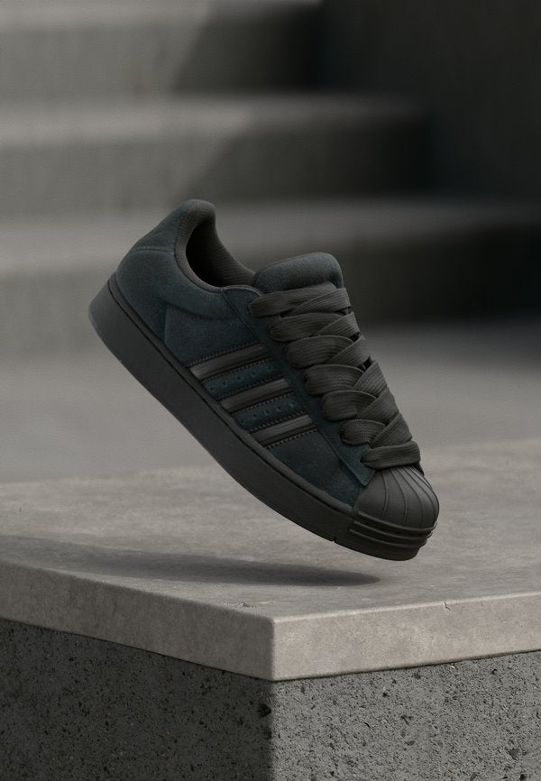 adidas Originals SUPERSTAR ST W - Trainers - core black/gold-coloured metallic