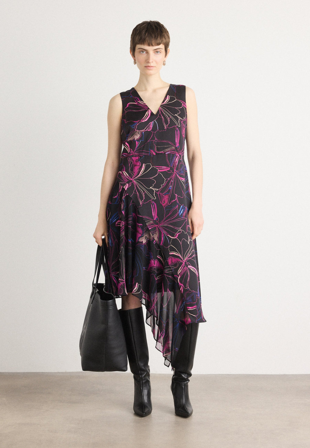 DKNY VNECK RUFFLE HEM