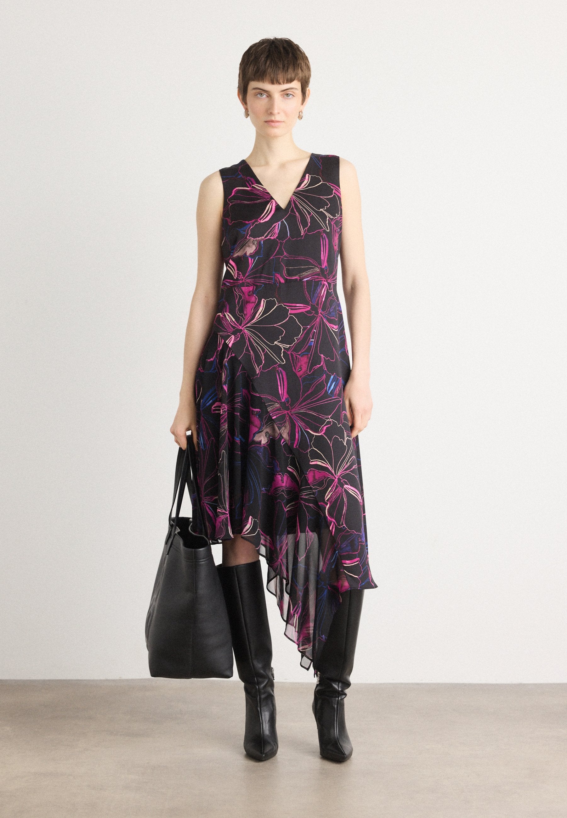 DKNY VNECK RUFFLE HEM