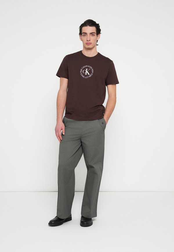 Calvin Klein Jeans WORD CIRCLE