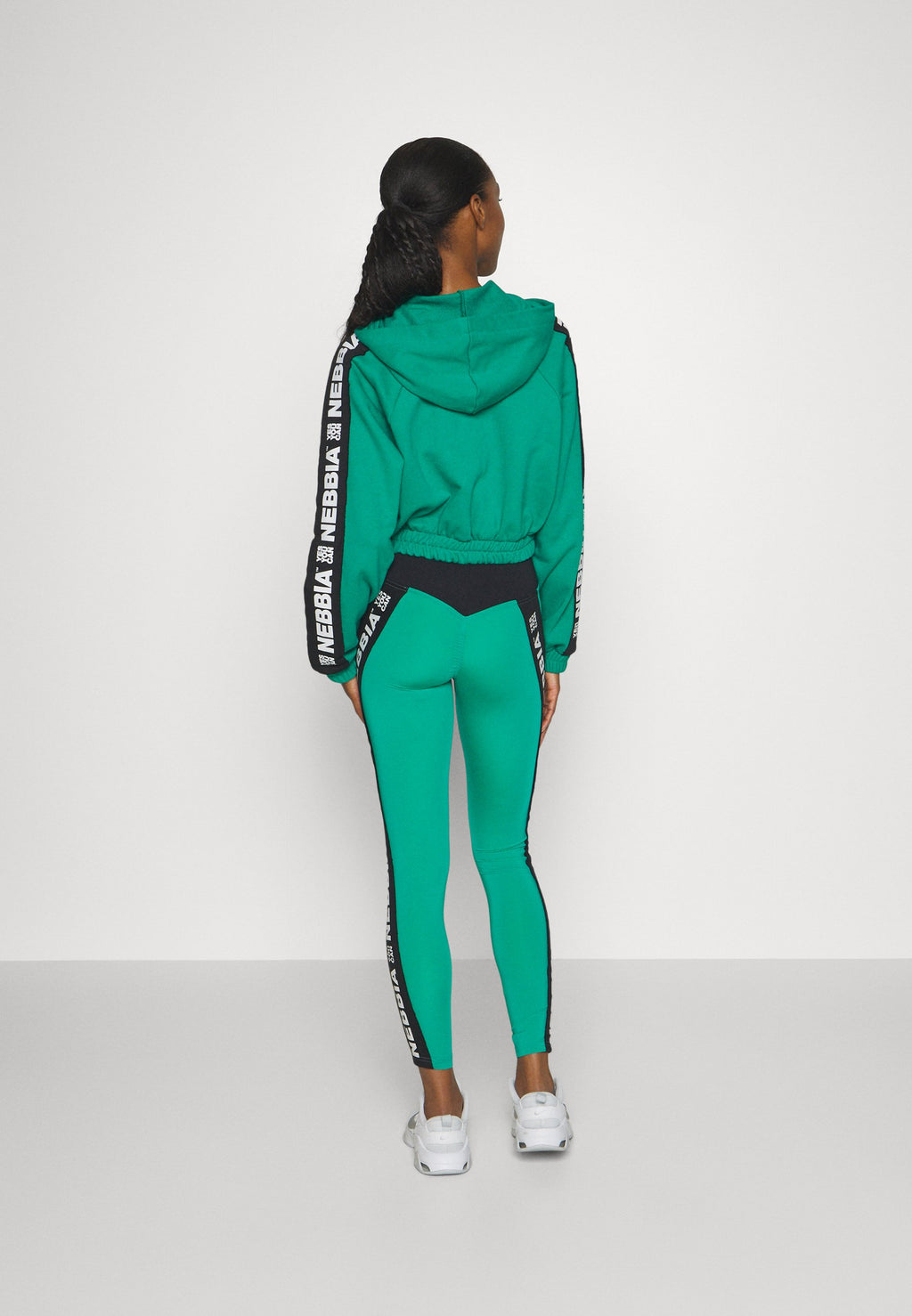 Nebbia WOMEN CROPPED HOODIE