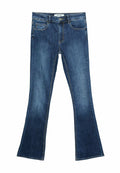 Ausgestellte Jeans aus Denim in mittlerem Blau. Mit vorderen Taschen, Gürtelschlaufen und einem normalen Taillenbund. Kontrastnähte sind überall sichtbar.