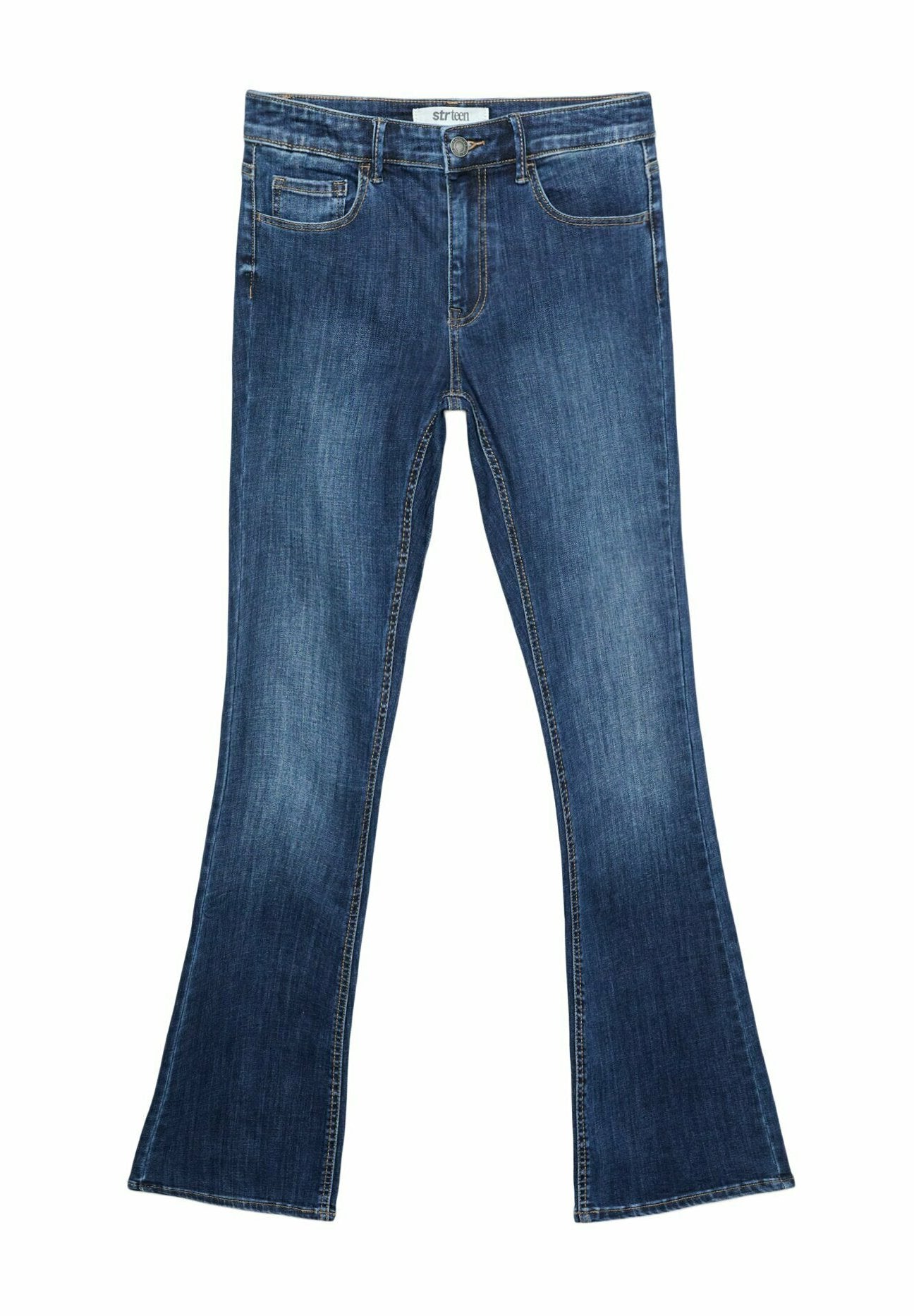 Ausgestellte Jeans aus Denim in mittlerem Blau. Mit vorderen Taschen, Gürtelschlaufen und einem normalen Taillenbund. Kontrastnähte sind überall sichtbar.