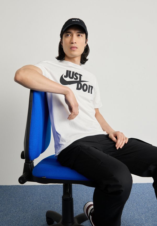 Nike Sportswear TEE  - Print T-shirt - white/black