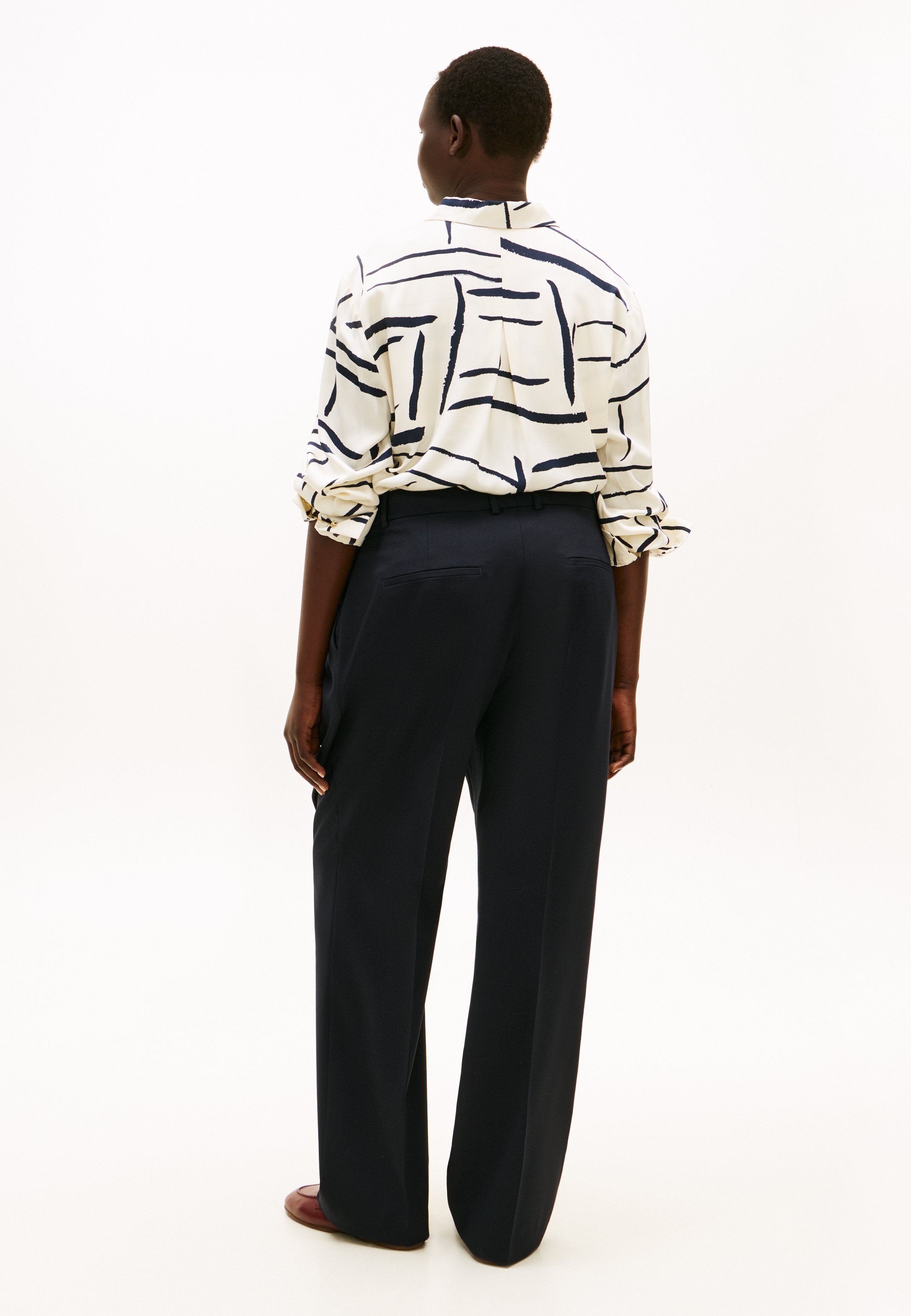 CURVE TIMELESS WOOL BLEND STRAIGHT LEG TROUSERS Media 4