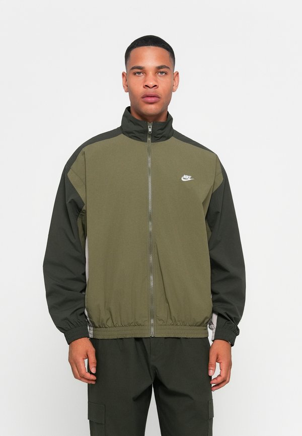 Nike Sportswear OVERSIZED - Training jacket - medium olive/sequoia/college grey/white