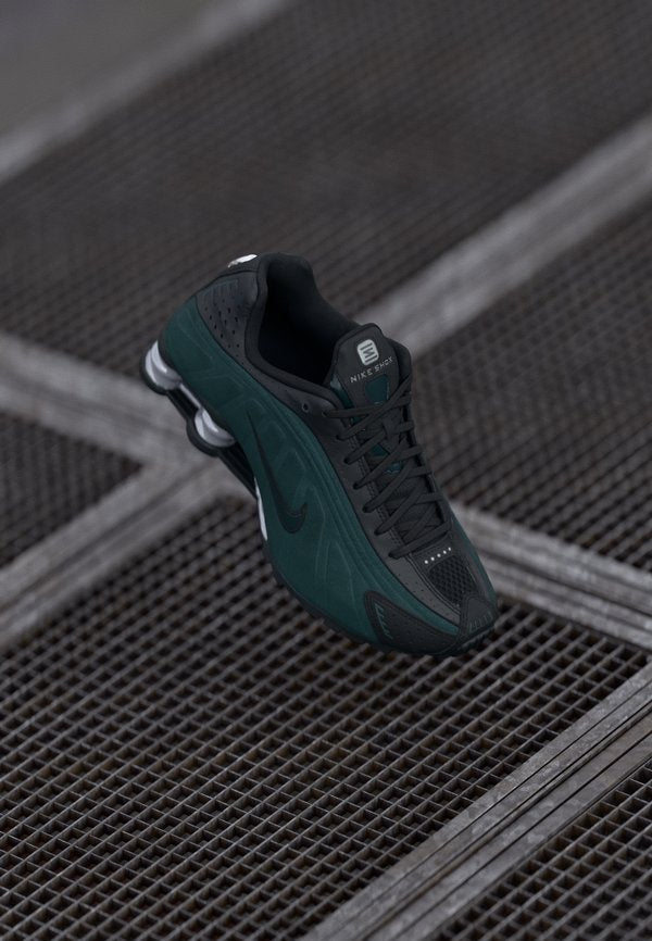 Nike Sportswear SHOX R4 SE 2 - Trainers - black/seaweed/metallic silver-coloured