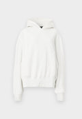 Weißer Kapuzenpullover mit lässiger Passform. Verfügt über eine Kängurutasche, gerippte Bündchen und einen weichen, strukturierten Stoff. Dezentes Branding auf der Brust.