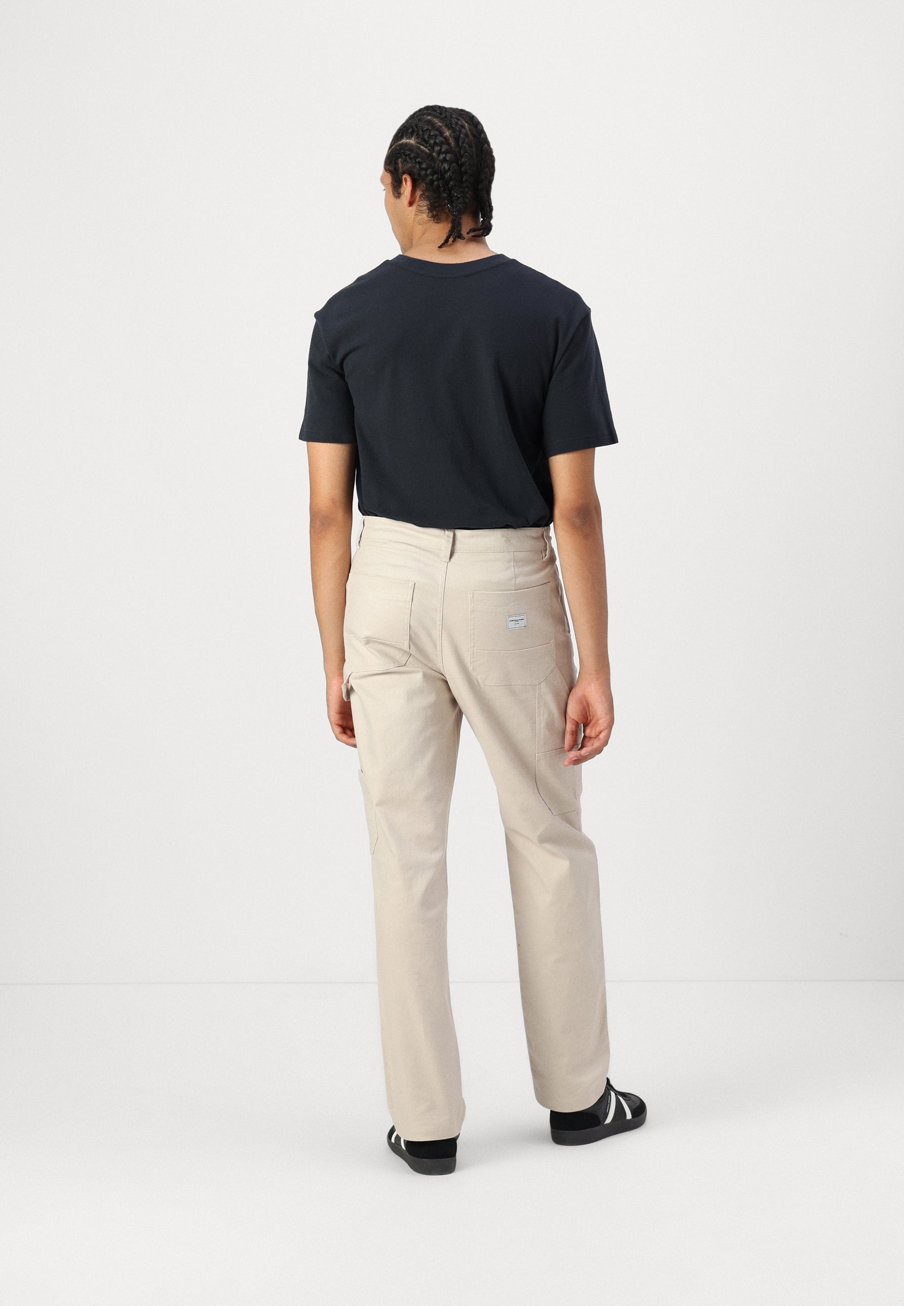ONSEDGE Straight Fit Media 4