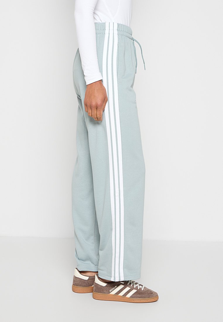 adidas Sportswear ESSENTIALS 3 STRIPES OPEN HEM PANTS