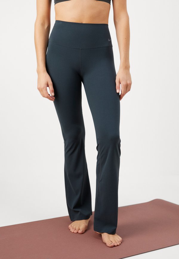 Nike Performance ZENVY FLARE