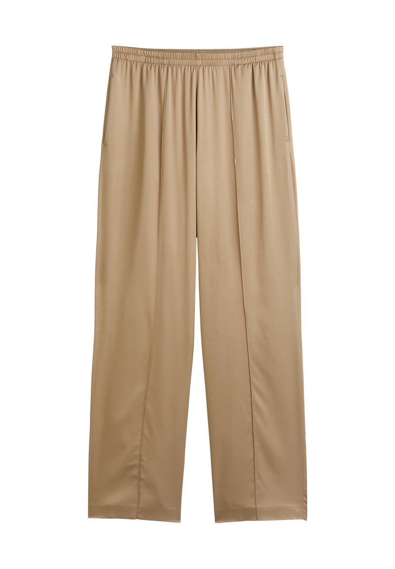 WIDE STRETCH Media 1