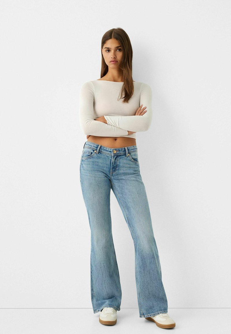 Bershka Jeans Bootcut Media 1