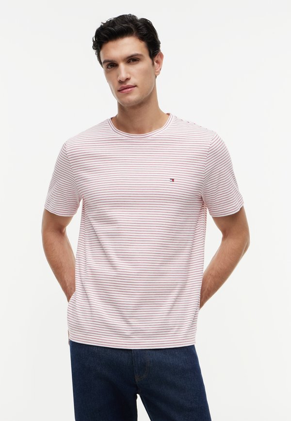 Tommy Hilfiger SEASONAL FIT TEE CORE ESSENTIALS - Print T-shirt - ecru/medium red