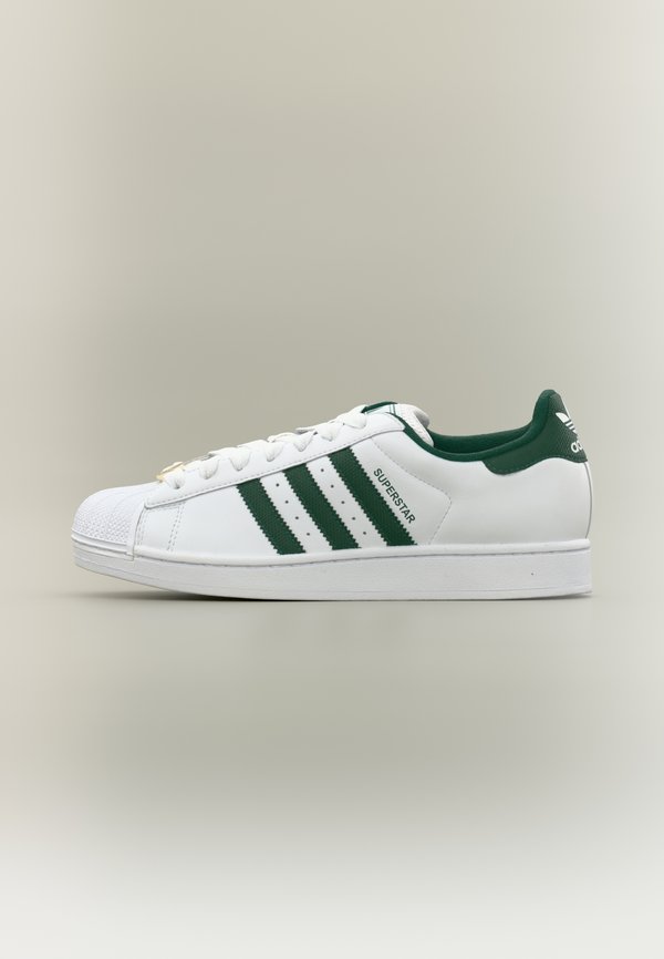 adidas Originals SUPERSTAR II UNISEX - Trainers - footwear white/collegiate green/gold-coloured metallic