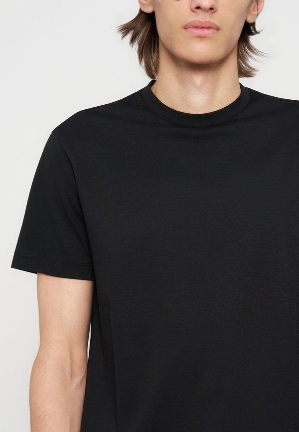 EA7 Emporio Armani