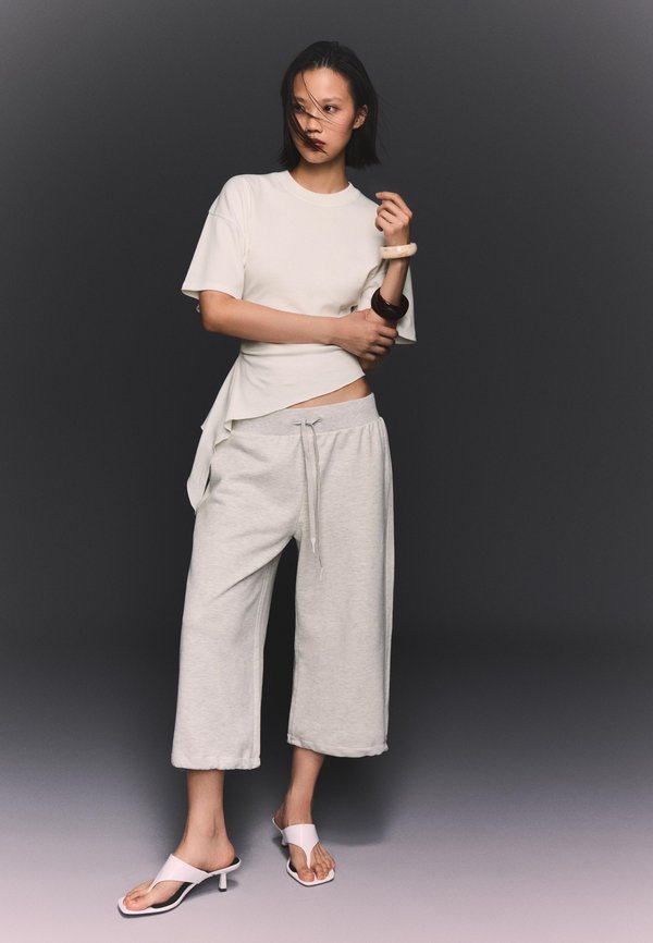 Bershka GATHERED SHORT SLEEVE - T-SHIRT 01429360 - Print T-shirt - white