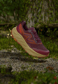New Balance FRESH FOAM HIERRO V9 - Trail running shoes - mulled wine/neo flame