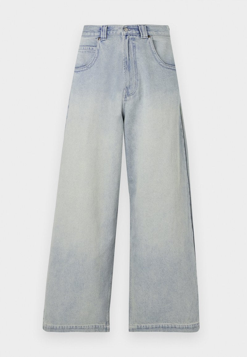 Helle blaue Denim-Jeans im weiten Schnitt mit einem verblassten Effekt, ausgestattet mit zwei frontalen Taschen und einer geraden Passform, mit Reißverschluss und Knopfverschluss.