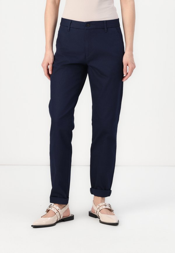 DOCKERS WEEKEND CHINO SLIM ANKLE