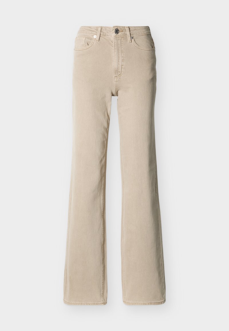 Beige hochtaillierte Jeans mit vorderer Knopfleiste und Reißverschluss, fünf Taschen und leicht ausgestelltem Bein vor einfarbigem Hintergrund.