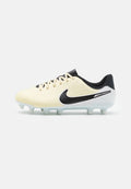 Nike-Fußballschuhe in Creme und Schwarz, mit einem texturierten synthetischen Obermaterial, Schnürdesign und durchsichtiger, genoppter Laufsohle.
