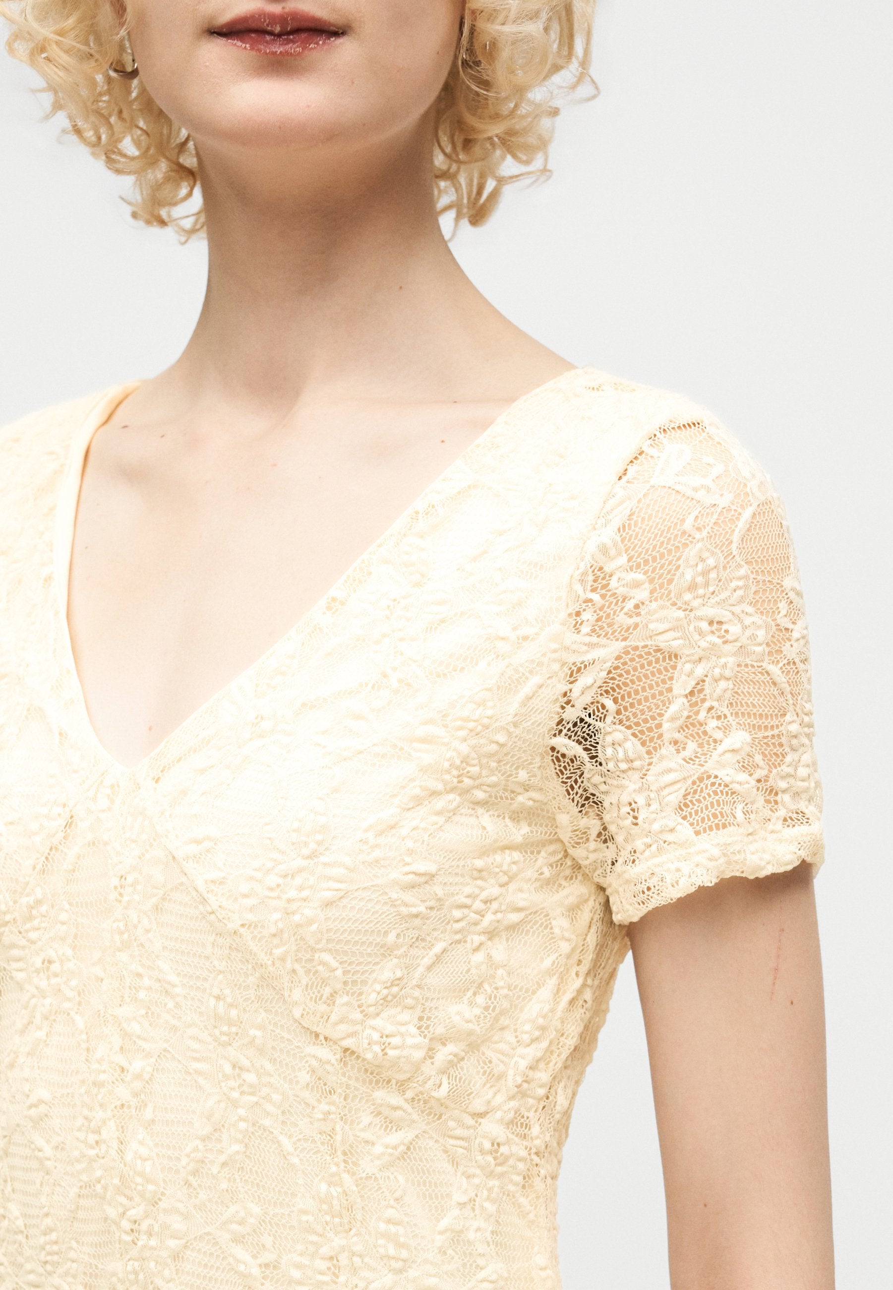 ONLY ONLALBINA V NECK