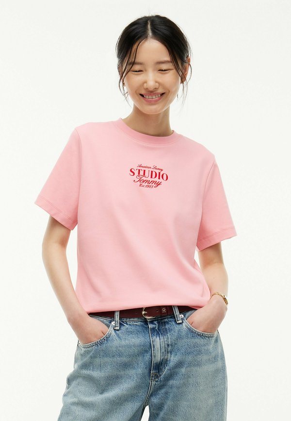 Tommy Hilfiger TOMMY HILFIGER LOGO INTERLOCK KNIT CREW NECK T-SHIRT - Print T-shirt - carnation pink