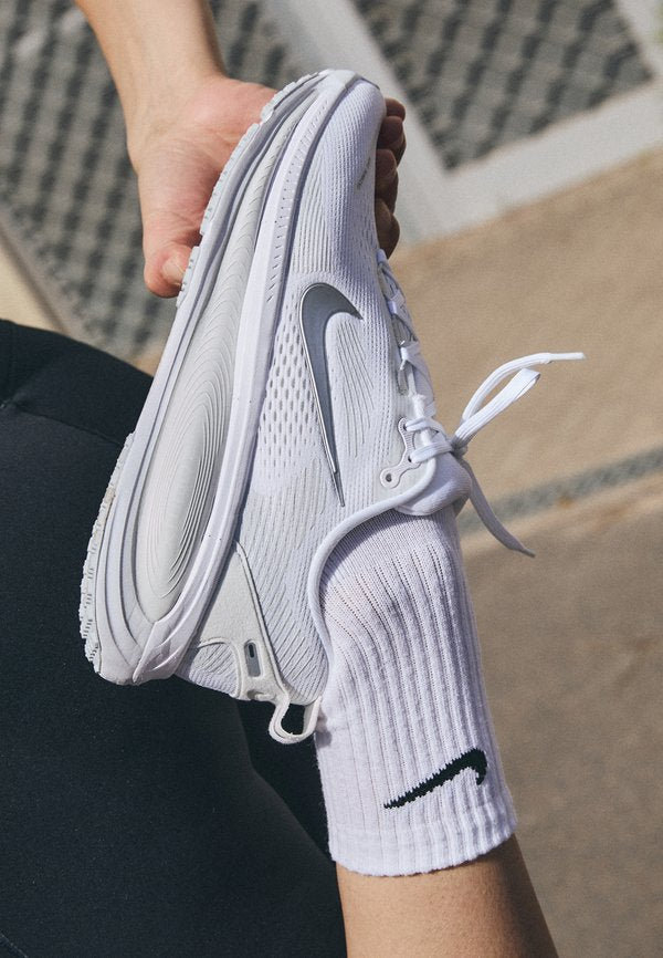 Nike Performance VOMERO 18 - Road running shoes - white/metallic silver/photon dust
