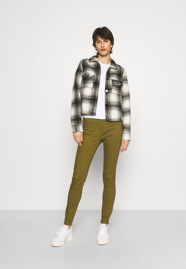 Vero Moda Tall VMHOT SEVEN PUSH UP PANT TALL