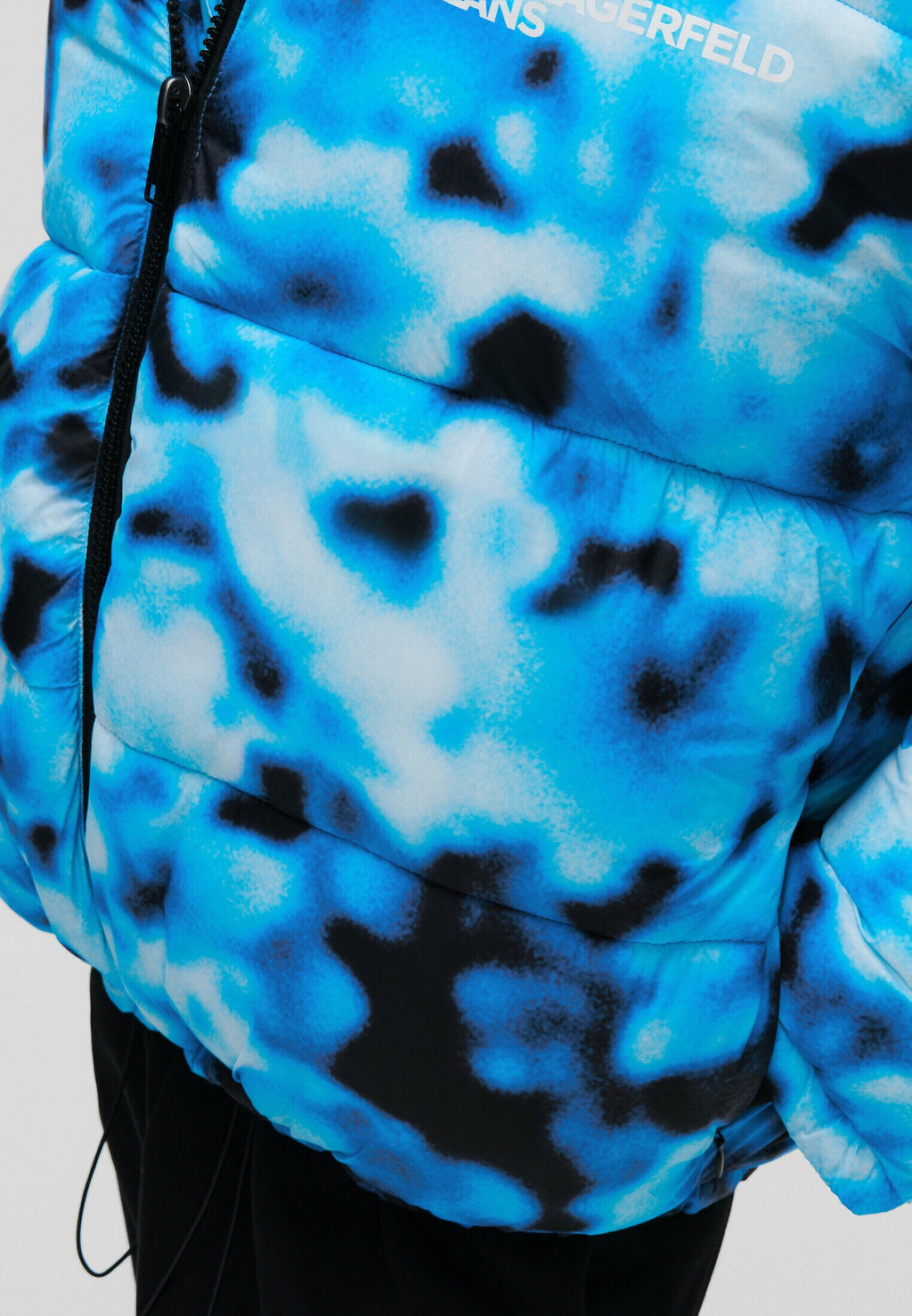 BLURRED ALL-OVER PRINT PUFFER Media 6