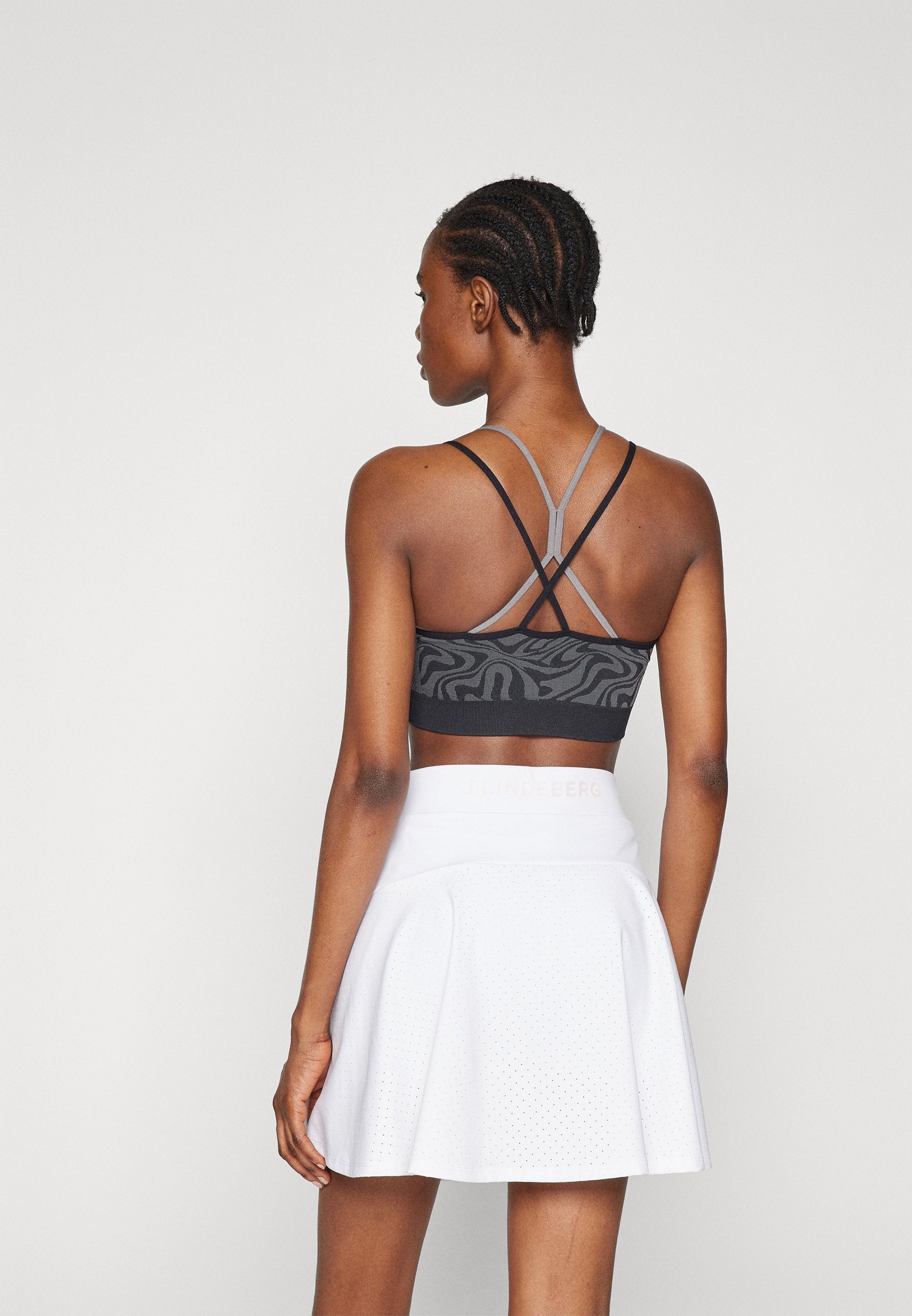 Even&Odd active MEDIUM SUPPORT SPORTS BRA WITH SPAGHETTI CROSS BACK STRAPS