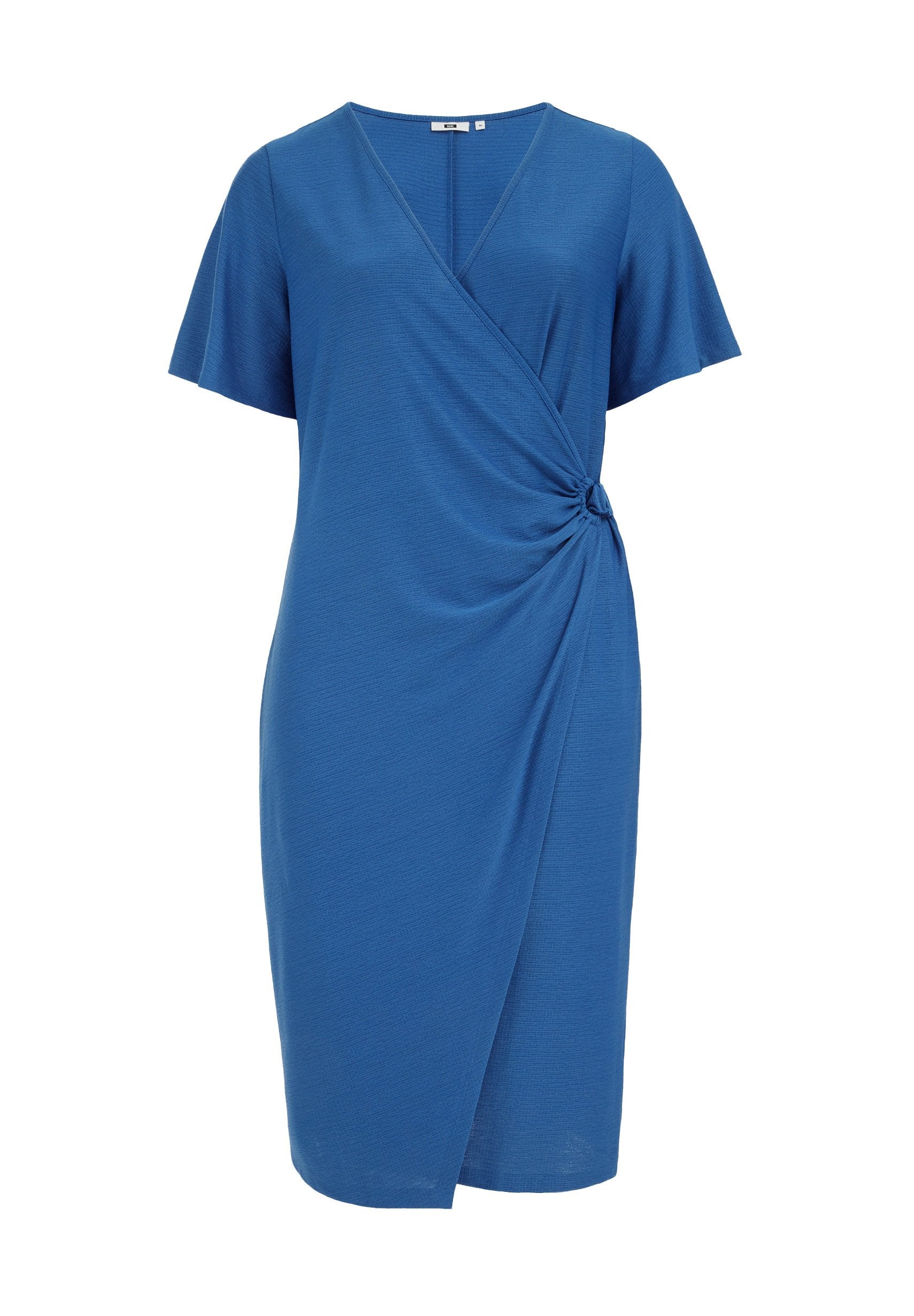 Blaues Wickelkleid aus strukturiertem Stoff, mit kurzen Ärmeln, einem geknoteten Detail in der Taille und einem knielangen Saum.