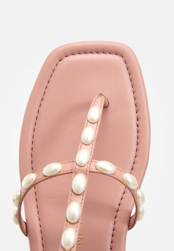 Stuart Weitzman PEARLITA