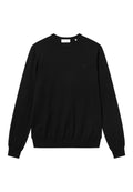 Schwarzer Pullover aus weichem Stoff, mit Rundhalsausschnitt und gerippten Bündchen sowie Saum, und einem minimalistischen Logodetail auf der Brust.